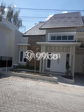 Rumah Disewakan Surakarta LT 144m2 LB 250m2 Area Solo Baru Rumah Disewakan Surakarta LT 144m2 LB 250m2 Area Solo Baru