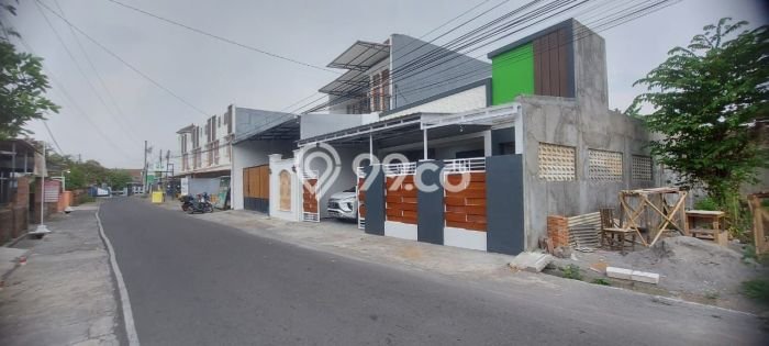 For Sale Rumah 4 Kamar Lokasi Ideal Bagus dan Strategis di Colomadu For Sale Rumah 4 Kamar Lokasi Ideal Bagus dan Strategis di Colomadu
