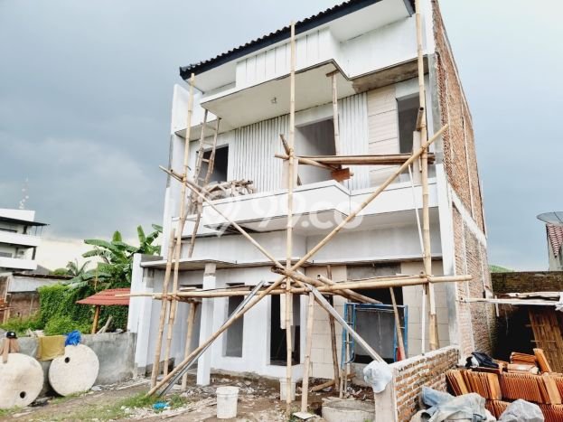For Sale Rumah 3 Kamar Lokasi Strategis Nyaman dan Strategis di Colomadu For Sale Rumah 3 Kamar Lokasi Strategis Nyaman dan Strategis di Colomadu