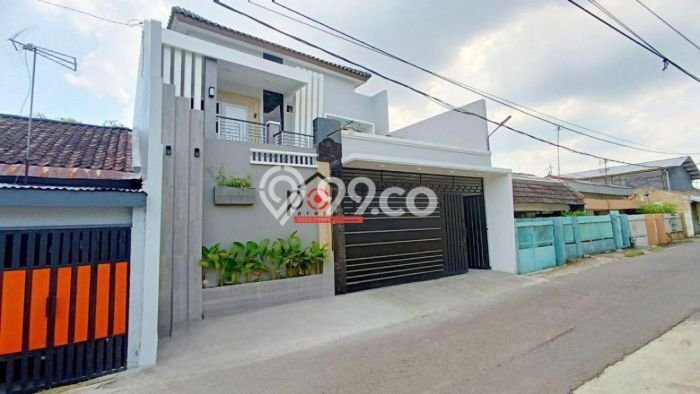 Rumah di mojosongo, Solo, Luas 215m2m² Bangunan 300m2m² Rumah di mojosongo, Solo, Luas 215m2m² Bangunan 300m2m²