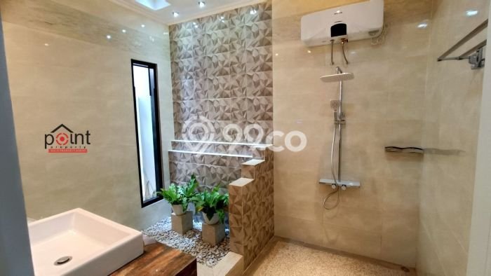 Rumah di mojosongo, Solo, Luas 215m2m² Bangunan 300m2m² Rumah di mojosongo, Solo, Luas 215m2m² Bangunan 300m2m²