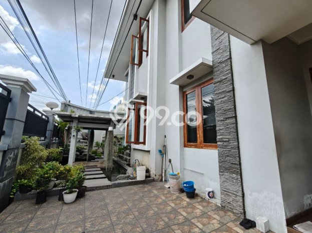 Rumah Mewah dengan Luas Tanah 360m2m² di Kawasan Elite Colomadu, Karanganyar Rumah Mewah dengan Luas Tanah 360m2m² di Kawasan Elite Colomadu, Karanganyar