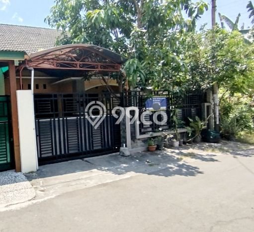 Jual Rumah Bagus Siap Huni LB 100m2 di Laweyan, Surakarta Jual Rumah Bagus Siap Huni LB 100m2 di Laweyan, Surakarta