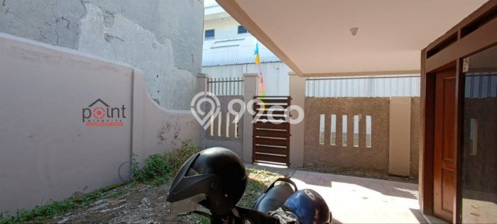 Dijual Rumah 4 Kamar Lokasi Ideal Bagus dan Strategis di Laweyan Dijual Rumah 4 Kamar Lokasi Ideal Bagus dan Strategis di Laweyan