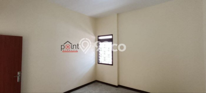 Dijual Rumah 4 Kamar Lokasi Ideal Bagus dan Strategis di Laweyan Dijual Rumah 4 Kamar Lokasi Ideal Bagus dan Strategis di Laweyan