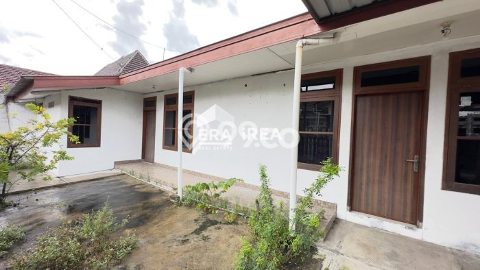 For Sale Rumah 4 Kamar Lokasi Strategis Bagus dan Strategis di Laweyan For Sale Rumah 4 Kamar Lokasi Strategis Bagus dan Strategis di Laweyan
