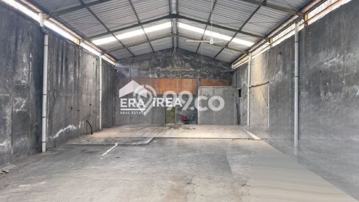 Gudang untuk disewa di Jebres punya LT 128m2 & LB 100m2 harga sewa kompetitif Gudang untuk disewa di Jebres punya LT 128m2 & LB 100m2 harga sewa kompetitif