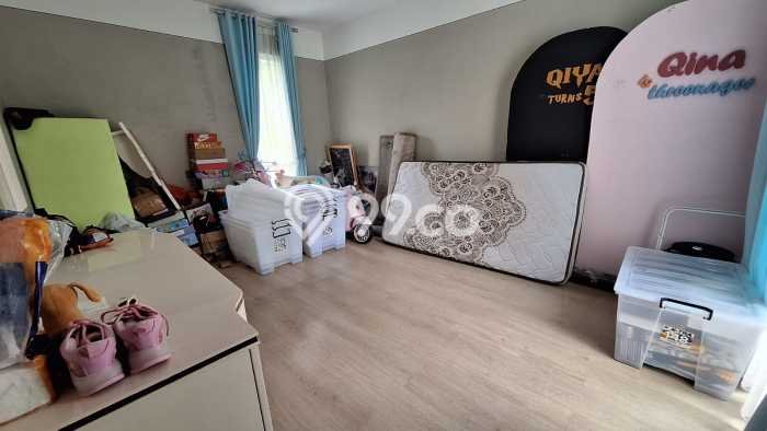 Siap Huni Rumah Mewah 5 Kamar di Pesanggrahan Dekat ke Mana Pun Siap Huni Rumah Mewah 5 Kamar di Pesanggrahan Dekat ke Mana Pun
