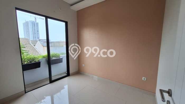 DIJUAL CEPAT! Rumah Tebet, Jakarta Selatan, LT 62m² Bangunan 270m² DIJUAL CEPAT! Rumah Tebet, Jakarta Selatan, LT 62m² Bangunan 270m²