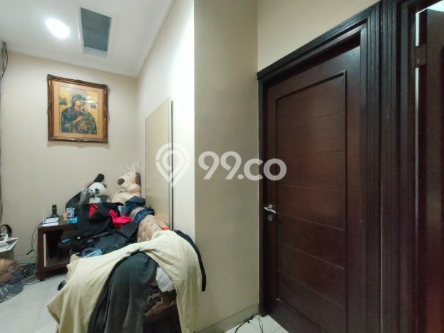 Hunian Elit LB 200m2 Siap Pakai Desain Elegan di Meruya, Jakarta Barat Hunian Elit LB 200m2 Siap Pakai Desain Elegan di Meruya, Jakarta Barat