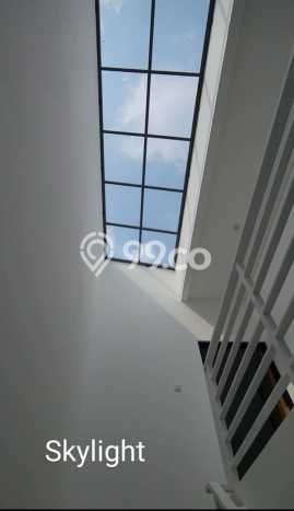 Jual Rumah Luas Megah Dengan View Cantik di Meruya, Jakarta Barat Jual Rumah Luas Megah Dengan View Cantik di Meruya, Jakarta Barat