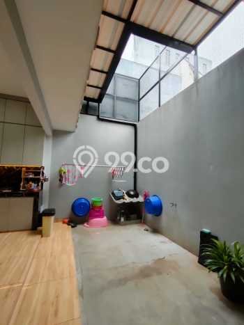 Ready to Use! Luxury House LT 125m2 Desain Elegan di Kav DKI Ready to Use! Luxury House LT 125m2 Desain Elegan di Kav DKI