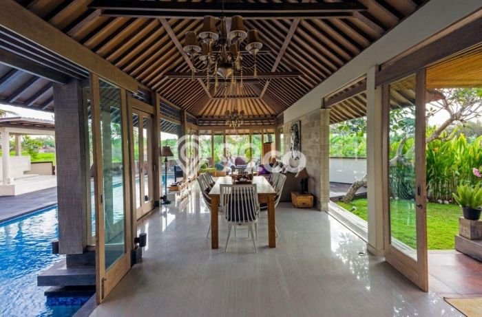KESEMPATAN TERBAIK! Rumah Nyaman di , Luas 956m2m² Bangunan 272m2m² KESEMPATAN TERBAIK! Rumah Nyaman di , Luas 956m2m² Bangunan 272m2m²