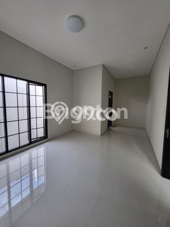 JUAL CEPAT! Rumah Ready Stock Lokasi Premium , Luas 200m2m² LB 260m2m² JUAL CEPAT! Rumah Ready Stock Lokasi Premium , Luas 200m2m² LB 260m2m²