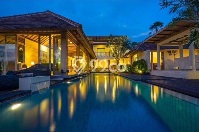 KESEMPATAN TERBAIK! Rumah Nyaman di , Luas 956m2m² Bangunan 272m2m² KESEMPATAN TERBAIK! Rumah Nyaman di , Luas 956m2m² Bangunan 272m2m²