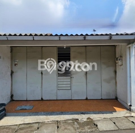 Rumah Luas Asri 3 KT Siap Pakai di Sarirejo Semarang Rumah Luas Asri 3 KT Siap Pakai di Sarirejo Semarang