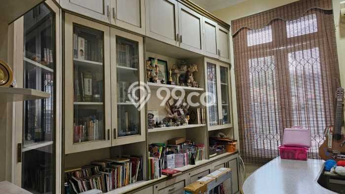 Rumah Luxury Modern Tanpa Renovasi di Pondok Indah Jakarta Selatan Rumah Luxury Modern Tanpa Renovasi di Pondok Indah Jakarta Selatan