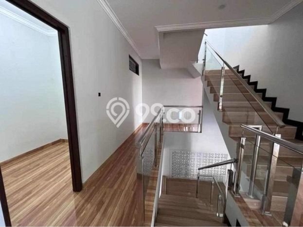 Rumah Strategis di Cimahi Utara, Cimahi, LT 376m2m² LB 700m2m² - BISA KPR! Rumah Strategis di Cimahi Utara, Cimahi, LT 376m2m² LB 700m2m² - BISA KPR!