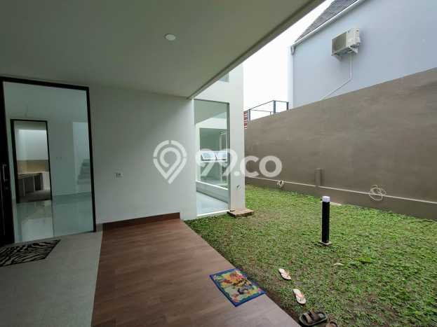SIAP HUNI! Rumah Asri area , LT 340m2m² LB 330m2m² SIAP HUNI! Rumah Asri area , LT 340m2m² LB 330m2m²