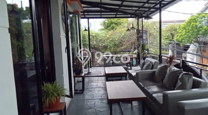 Komersial untuk Disewa di Pusat Bandung Luas Bangunan 350m2 Komersial untuk Disewa di Pusat Bandung Luas Bangunan 350m2