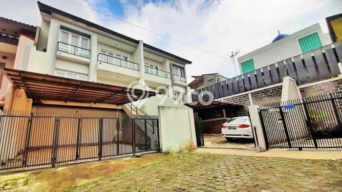 Rumah Sewa Bandung LT 162m2 LB 200m2 Area Dago Rumah Sewa Bandung LT 162m2 LB 200m2 Area Dago