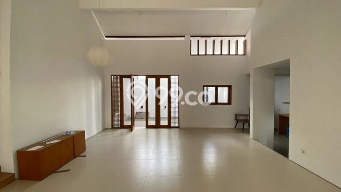 Ready to Use! Luxury House LT 200m2 Desain Elegan di Cigadung Ready to Use! Luxury House LT 200m2 Desain Elegan di Cigadung