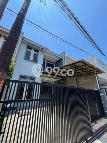 HARGA SPESIAL! Rumah di Turangga, Akses ke Fasilitas, 5 KT, Luas 126m2m² Bangunan 200m2m² HARGA SPESIAL! Rumah di Turangga, Akses ke Fasilitas, 5 KT, Luas 126m2m² Bangunan 200m2m²