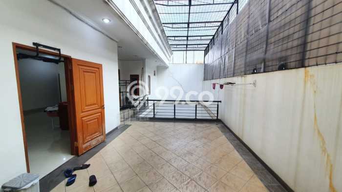 Hunian Elit LB 1000m2 Siap Huni Desain Elegan di Pluit, Jakarta Utara Hunian Elit LB 1000m2 Siap Huni Desain Elegan di Pluit, Jakarta Utara