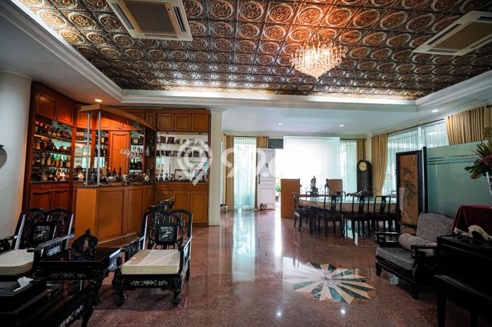 Best Deal Hunian Premium Ideal dan Luas di Menteng, Jakarta Pusat Best Deal Hunian Premium Ideal dan Luas di Menteng, Jakarta Pusat