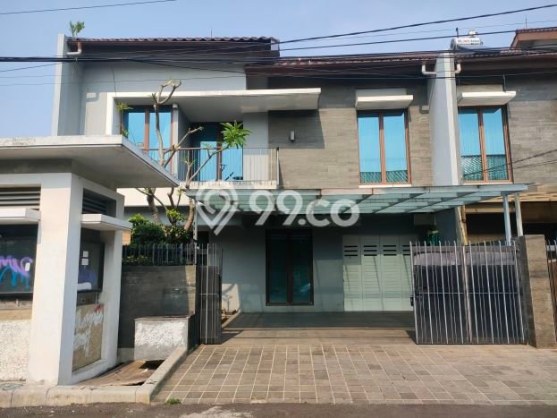 Jual Rumah Luas Megah Dengan View Eksklusif di Rawamangun, Jakarta Timur Jual Rumah Luas Megah Dengan View Eksklusif di Rawamangun, Jakarta Timur