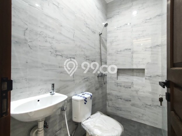 Siap Huni Rumah Mewah 4 Kamar di Duren Sawit Dekat ke Mana Saja Siap Huni Rumah Mewah 4 Kamar di Duren Sawit Dekat ke Mana Saja