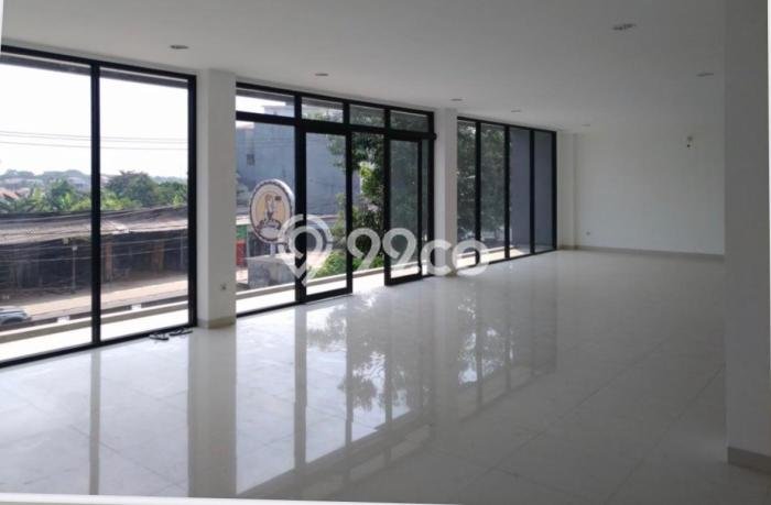 Ruko Disewa di Jakarta Selatan dengan LB 600m2 Area Komersial Ramai Ruko Disewa di Jakarta Selatan dengan LB 600m2 Area Komersial Ramai