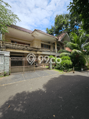 Siap Huni Rumah Mewah 4 Kamar di Kebayoran Baru Dekat ke Mana Pun Siap Huni Rumah Mewah 4 Kamar di Kebayoran Baru Dekat ke Mana Pun