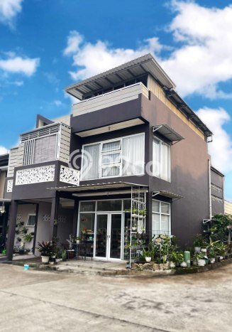 Rumah Mewah LB 280m2 Siap Pakai Desain Elegan di Buah Batu, Bandung Rumah Mewah LB 280m2 Siap Pakai Desain Elegan di Buah Batu, Bandung