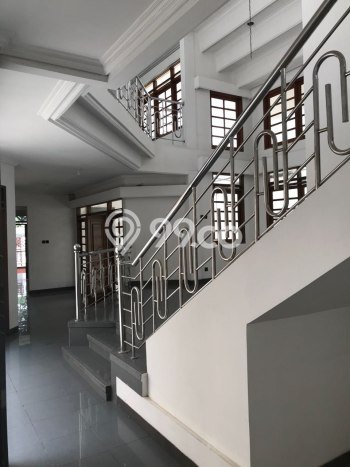 Rumah Elit Modern Tanpa Renovasi di Cikutra Bandung Rumah Elit Modern Tanpa Renovasi di Cikutra Bandung