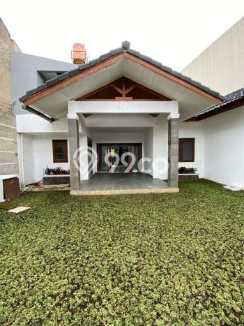 Rumah Lokasi Strategis area , Bandung, LT 251m2m² LB 145m2m² Rumah Lokasi Strategis area , Bandung, LT 251m2m² LB 145m2m²