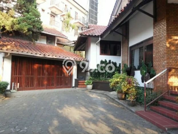Rumah Impian dengan 5 Kamar Tidur di Kawasan Elite Dago, Bandung Rumah Impian dengan 5 Kamar Tidur di Kawasan Elite Dago, Bandung