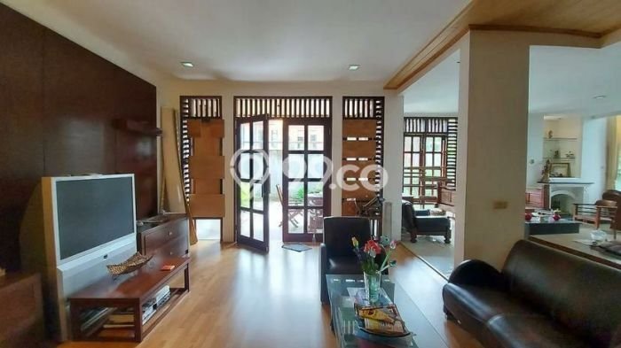 Rumah di Setiabudi, Bandung, LT 415m² LB 550m² Rumah di Setiabudi, Bandung, LT 415m² LB 550m²