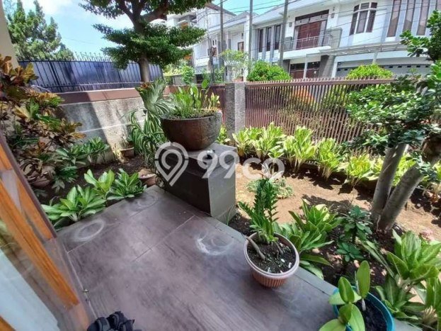 Rumah Nyaman di Mekar Wangi, Bandung, Luas 273m2m² LB 255m2m² Rumah Nyaman di Mekar Wangi, Bandung, Luas 273m2m² LB 255m2m²