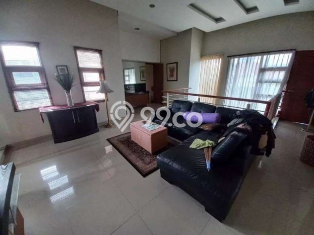 Rumah Nyaman di Mekar Wangi, Bandung, Luas 273m2m² LB 255m2m² Rumah Nyaman di Mekar Wangi, Bandung, Luas 273m2m² LB 255m2m²