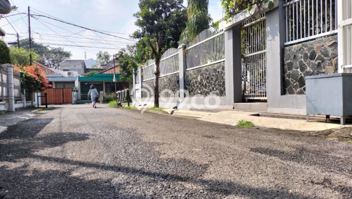 For Sale! Luxury House LT 234m2 Desain Modern di Turangga For Sale! Luxury House LT 234m2 Desain Modern di Turangga
