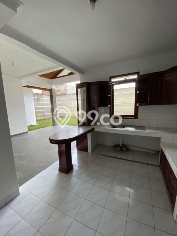 Rumah Lokasi Strategis area , Bandung, LT 251m2m² LB 145m2m² Rumah Lokasi Strategis area , Bandung, LT 251m2m² LB 145m2m²