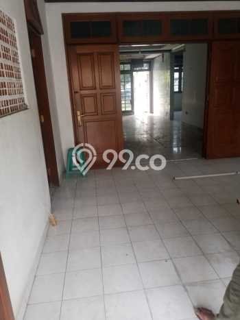 Rumah Elit LB 250m2 Siap Huni Desain Elegan di Surya Sumantri, Bandung Rumah Elit LB 250m2 Siap Huni Desain Elegan di Surya Sumantri, Bandung