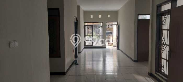 Sewa Rumah Murah di Taman Kopo Indah Bandung dengan 3 Kamar Tidur Sewa Rumah Murah di Taman Kopo Indah Bandung dengan 3 Kamar Tidur