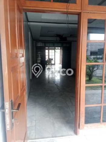 Rumah Elit LB 250m2 Siap Huni Desain Elegan di Surya Sumantri, Bandung Rumah Elit LB 250m2 Siap Huni Desain Elegan di Surya Sumantri, Bandung
