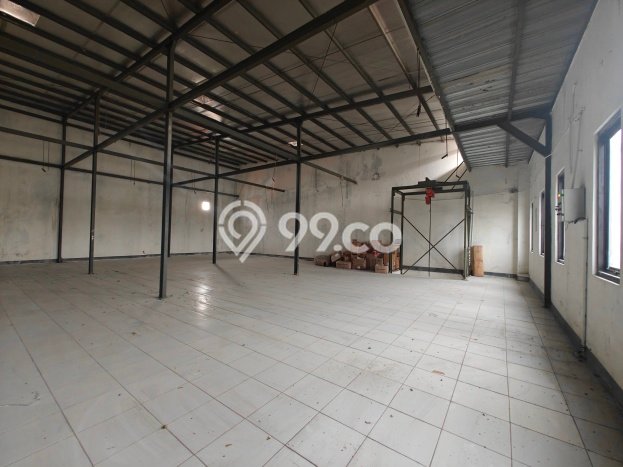 KAWASAN PREMIUM! Gudang di Karang Tengah, Luas 658m2m², Akses Utama KAWASAN PREMIUM! Gudang di Karang Tengah, Luas 658m2m², Akses Utama