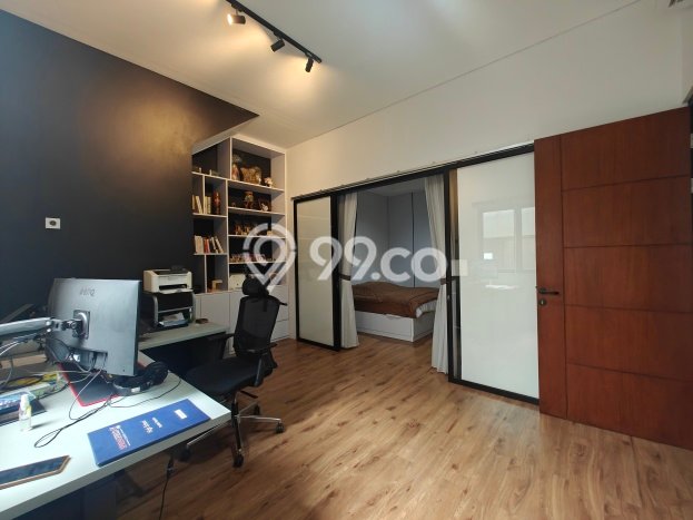 Rumah Mewah LB 300m2 Siap Pakai Desain Elegan di Meruya, Jakarta Barat Rumah Mewah LB 300m2 Siap Pakai Desain Elegan di Meruya, Jakarta Barat