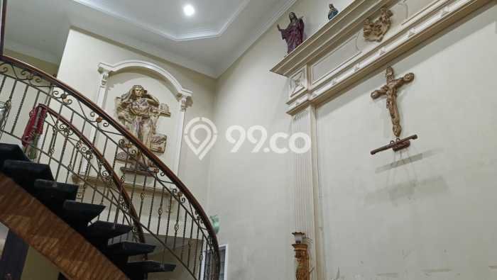 Rumah Elit Modern Tanpa Renovasi di Taman Meruya Jakarta Barat Rumah Elit Modern Tanpa Renovasi di Taman Meruya Jakarta Barat