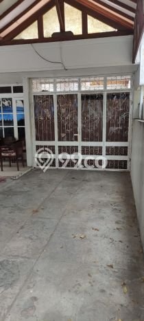 Rumah Luxury Modern Siap Huni di Taman Meruya Jakarta Barat Rumah Luxury Modern Siap Huni di Taman Meruya Jakarta Barat
