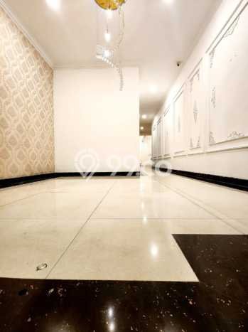 Rumah Luxury Modern Tanpa Renovasi di Jati Padang Jakarta Selatan Rumah Luxury Modern Tanpa Renovasi di Jati Padang Jakarta Selatan